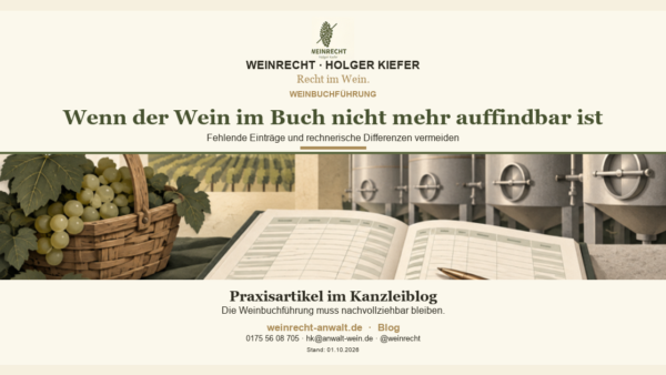 Weinbuchführung: offenes Weinbuch vor Kellertanks, Trauben und Stift